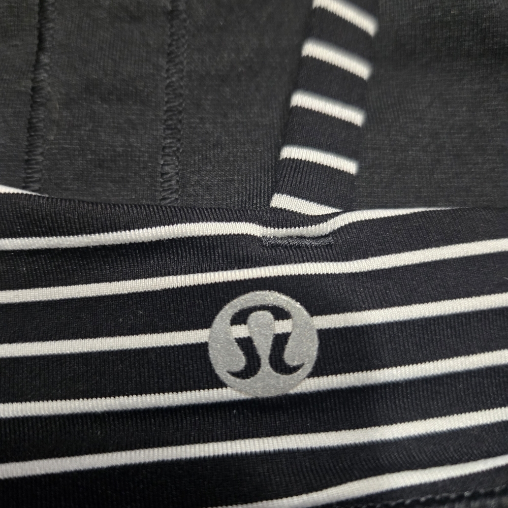 lululemon athletica Black and White Striped Energy Sports Bra Size 4 - Picture 4 of 5